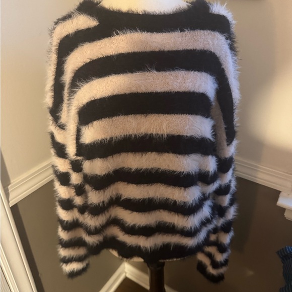Velvet by Graham & Spencer ♥️ Fuzzy Striped Black and White Kimberly Sweater - Picture 6 of 9